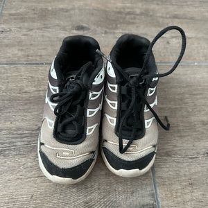 Nike sneakers for boy sizes 8c